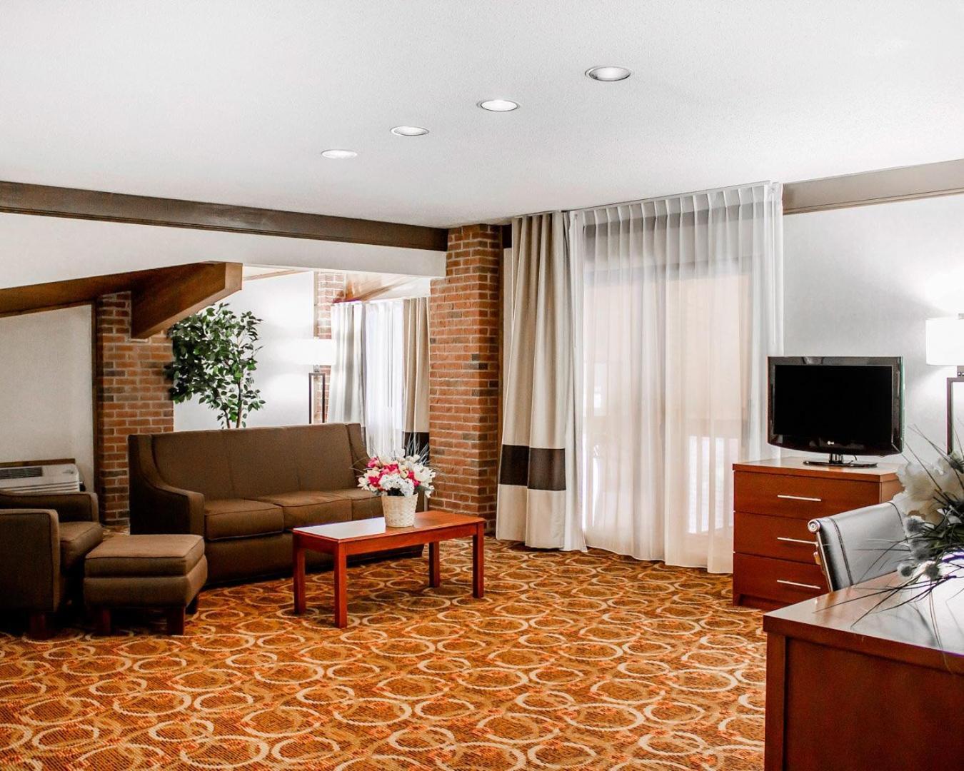 Comfort Inn Mount Vernon Downtown Екстериор снимка